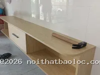 Vách ngăn lam sóng gỗ kết hợp kệ treo phòng khách - Ảnh 4