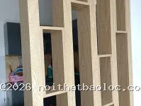 Vách ngăn lam sóng gỗ kết hợp kệ treo phòng khách - Ảnh 8