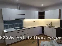 Tủ bếp gỗ cánh Acrylic trắng sáng bóng đẹp