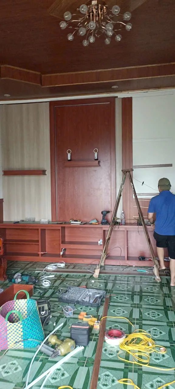 Vách tủ tivi kết hợp bàn thờ Chúa - Ảnh 3